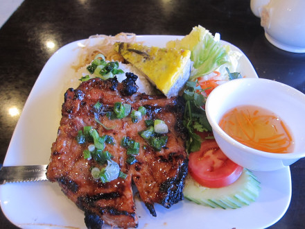 Steamed rice with pork chop