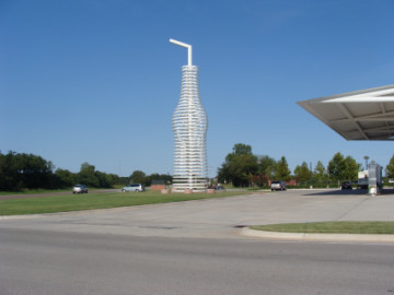 The pop bottle statue at Pops